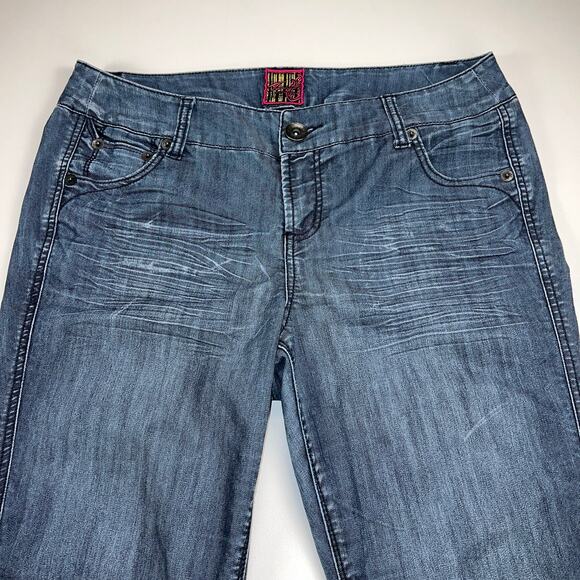Torrid Denim Mid Rise Capri Jeans Medium Wash Whiskering Size 14 - Picture 2 of 10